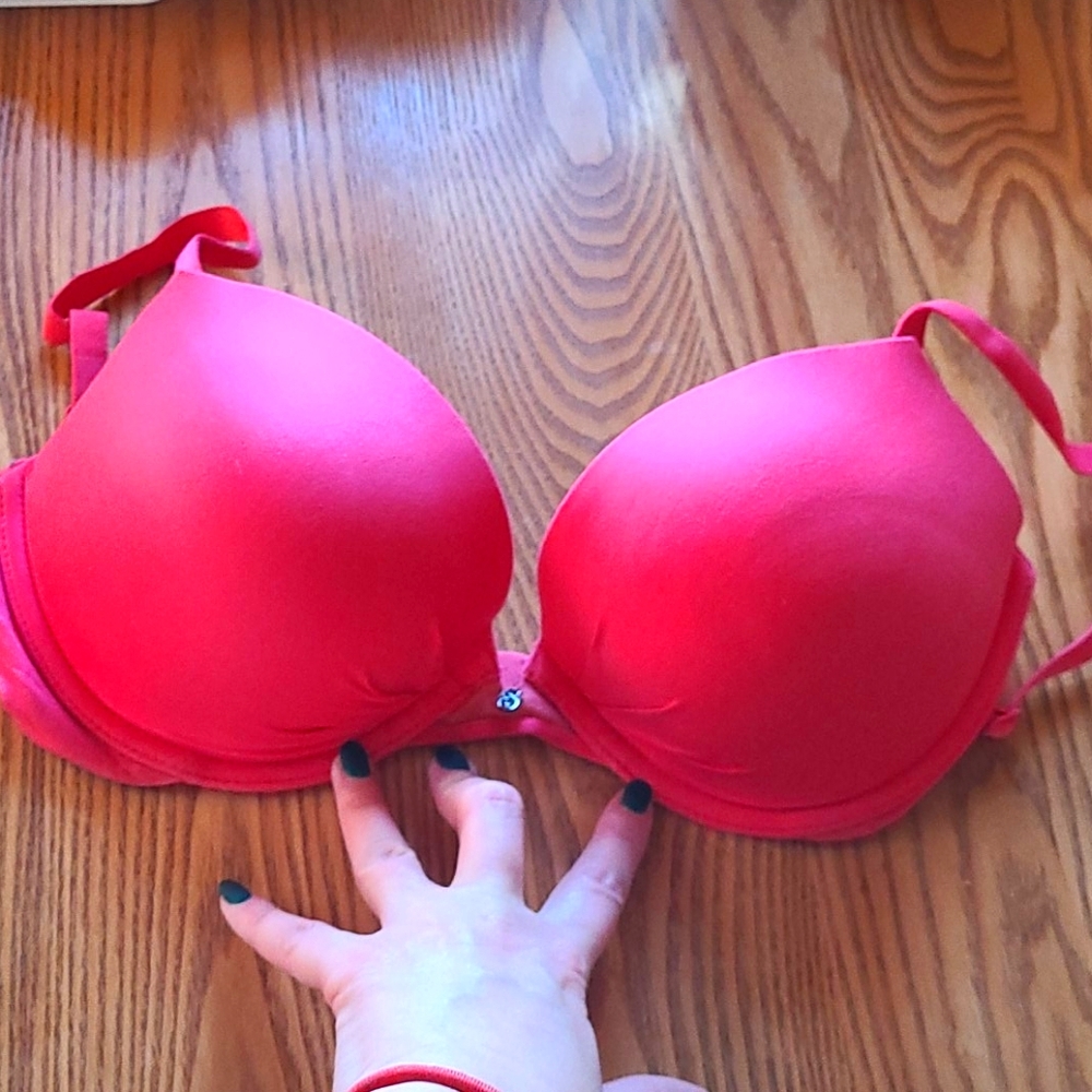 Victoria Secret plunge convertible 32DD bra